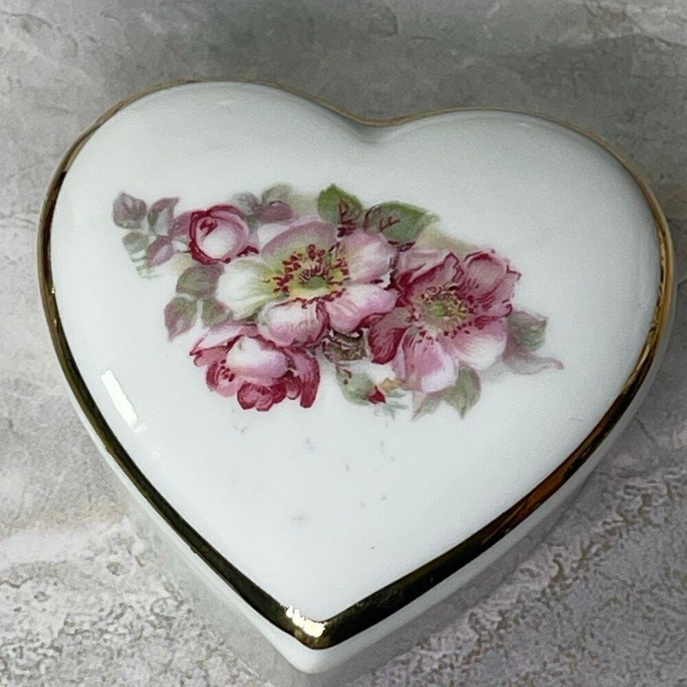 Vintage Gerold Porzellan Heart shaped trinket box Tettau, Bavaria, West Germany